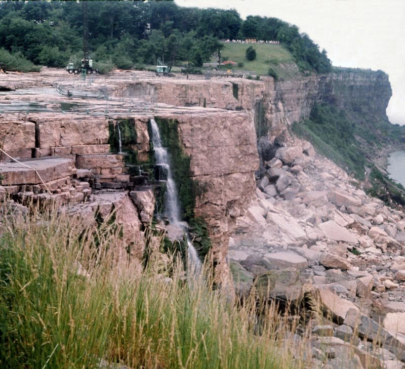 Ниагарский водопад остановился на 4,5 месяца.
