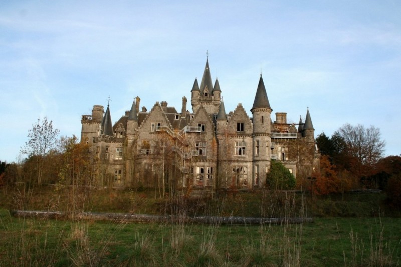 Заброшенный замок Chateau Miranda Заброшенный замок Chateau Miranda