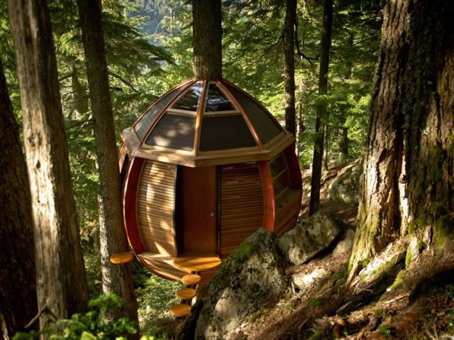 Самодельный круглый дом на дереве (Канада)
