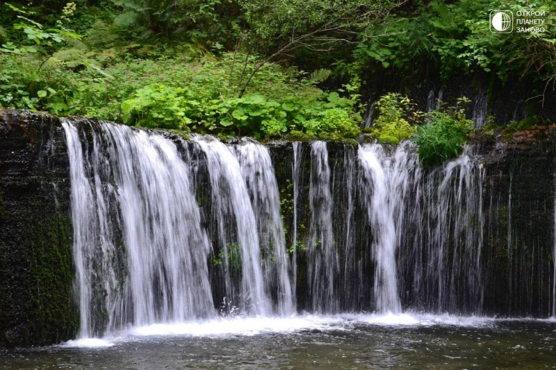 Необычный водопад Японии - Шираито