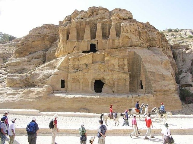 Удивительный город Петра - сокровище Иордании