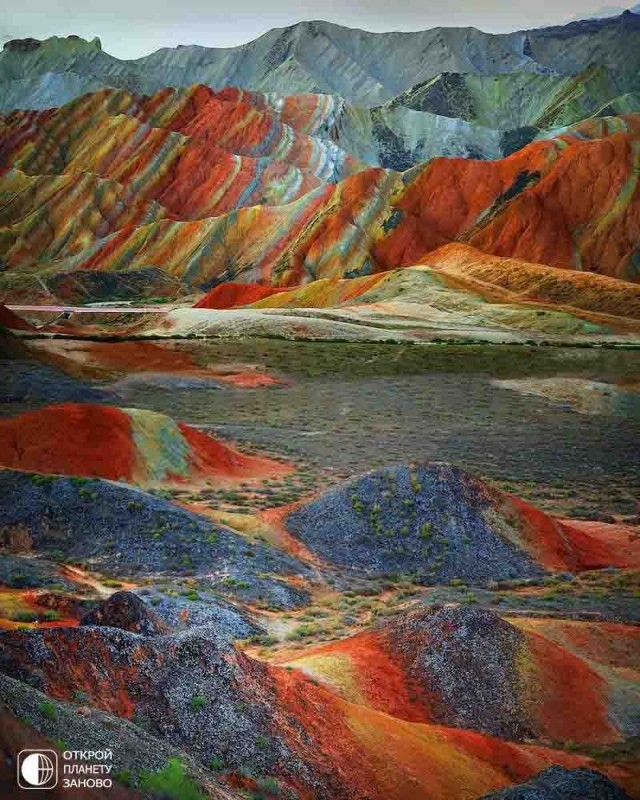 Цветные скалы Чжанъе Цветные скалы Чжанъе
