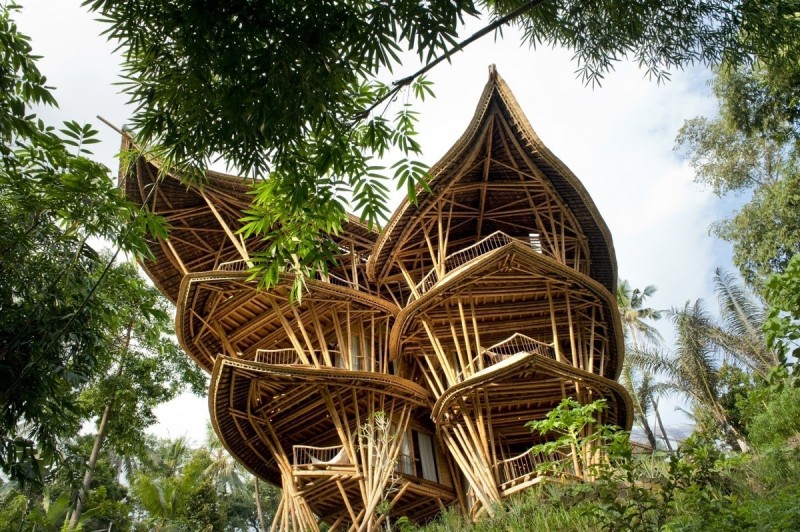 Роскошная бамбуковая вилла на Бали