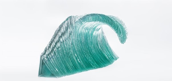 Потрясающие океанские волны из ламинированного стекла
