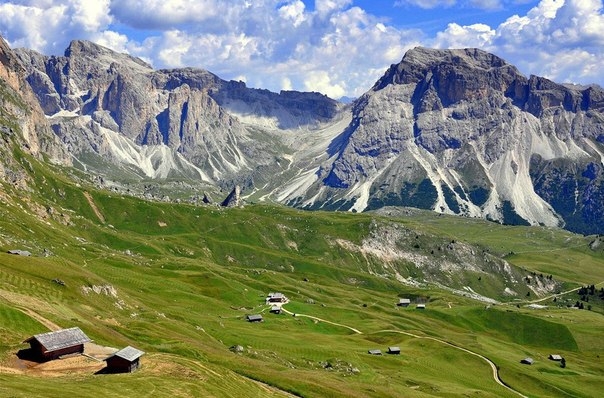 Ферма на крутом склоне в Альпах