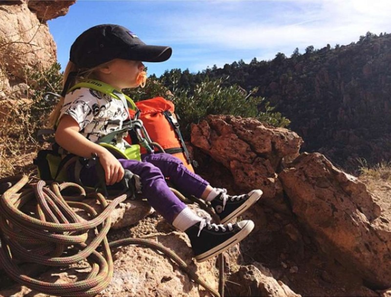 3-летняя малышка покоряет горы