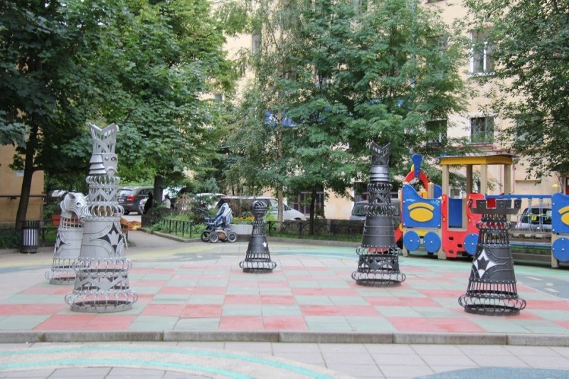 Шахматный дворик в Санкт-Петербурге