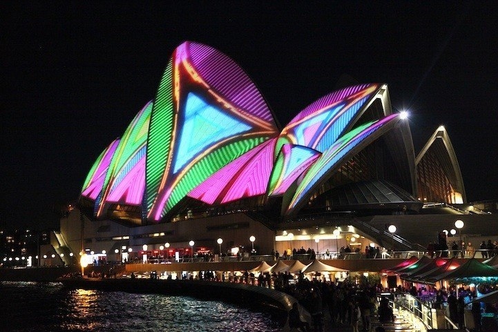 Великолепные проекции света на Сиднейский оперный театр