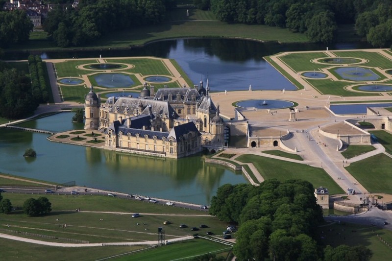 Замок  Шантийи, Франция