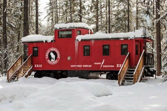 Просто старый вагончик в лесу? Вовсе нет! Просто старый вагончик в лесу? Вовсе нет!