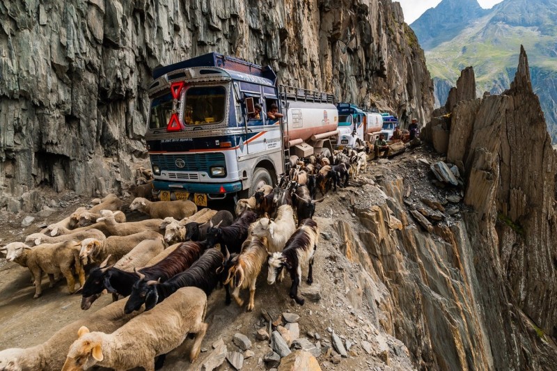 Путешествие по самой опасной дороге в Индии
