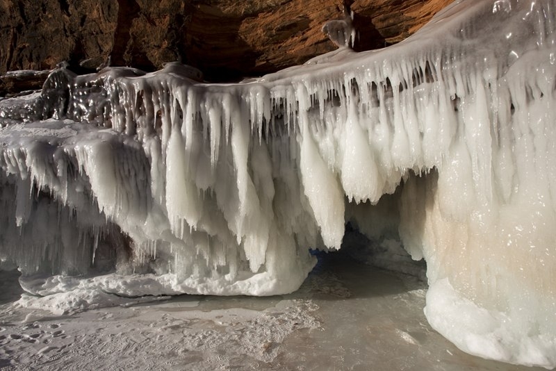 Ледяные пещеры озера Верхнее