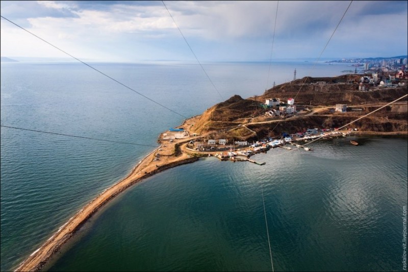 Вид с одного из самых живописных мест Владивостока. ЛЭП на Токарева.