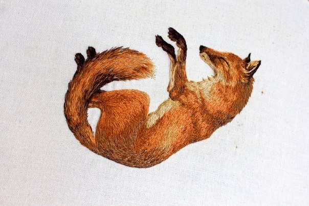 Британская художница Хлои Джордано (Chloe Giordano) вышивает миниатюрные иллюстрации животных