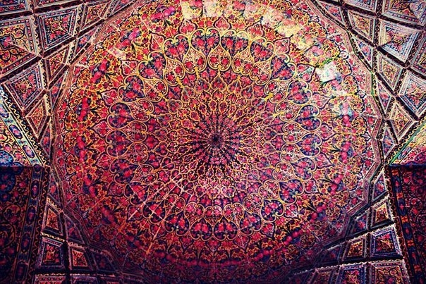 Чудеса Розовой мечети - удивительное преображение после попадания внутрь солнечного света