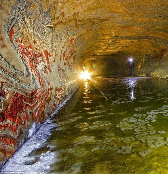 Психоделическая соляная пещера. Соликамск, Пермский край.