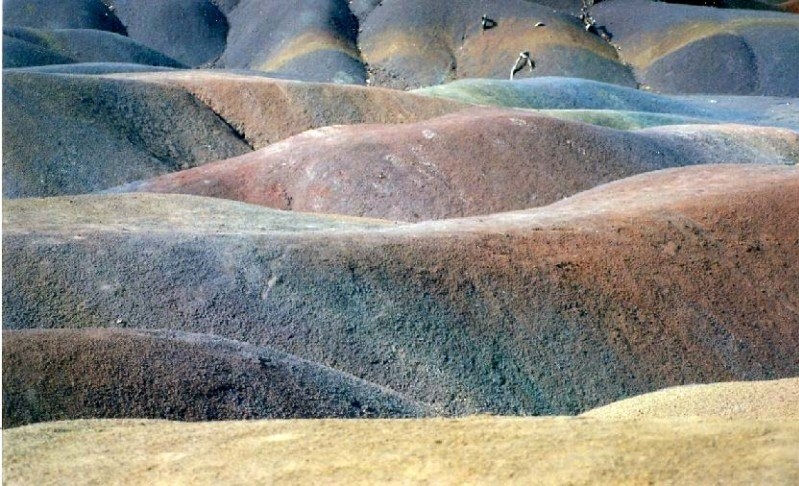Цветные пески в селе Шамарель (Маврикий)