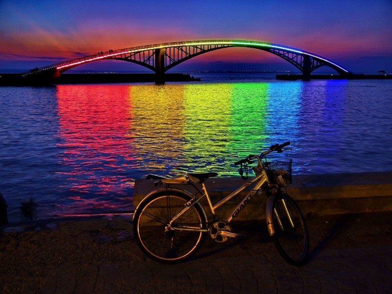 Радужный мост Xiying Rainbow Bridge в Магонге, Тайвань