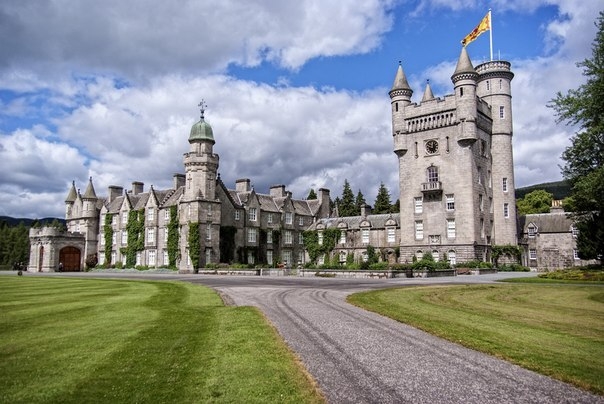 Замок Балморал один из красивейших замков Шотландии
