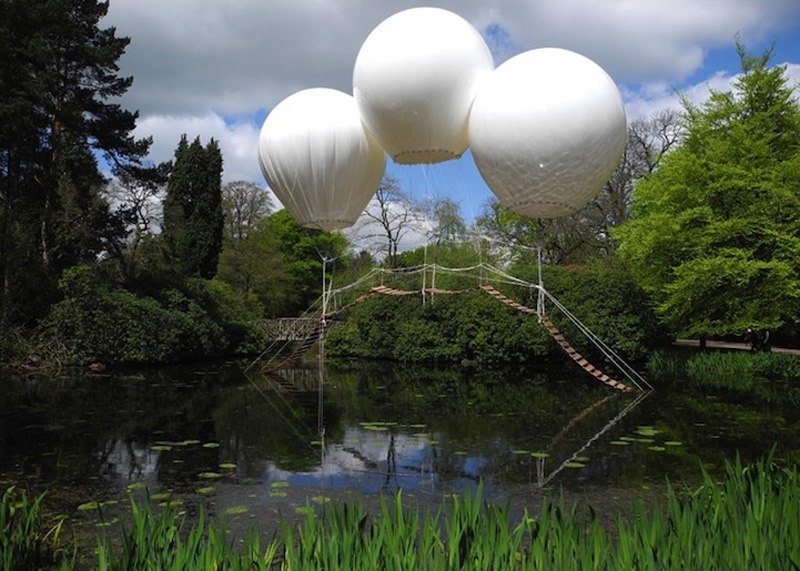 Подвесной мост на трех воздушных шарах