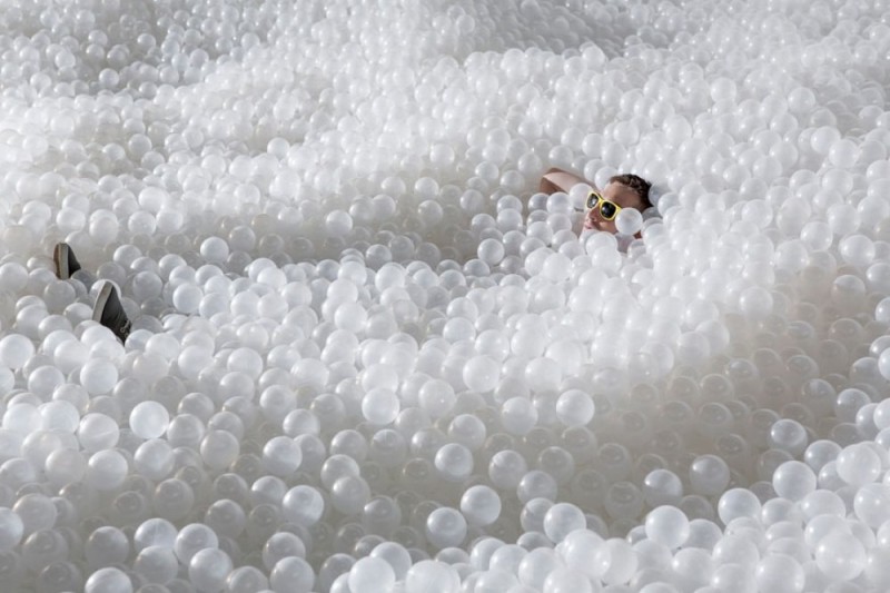 Океан из миллиона пластиковых шаров