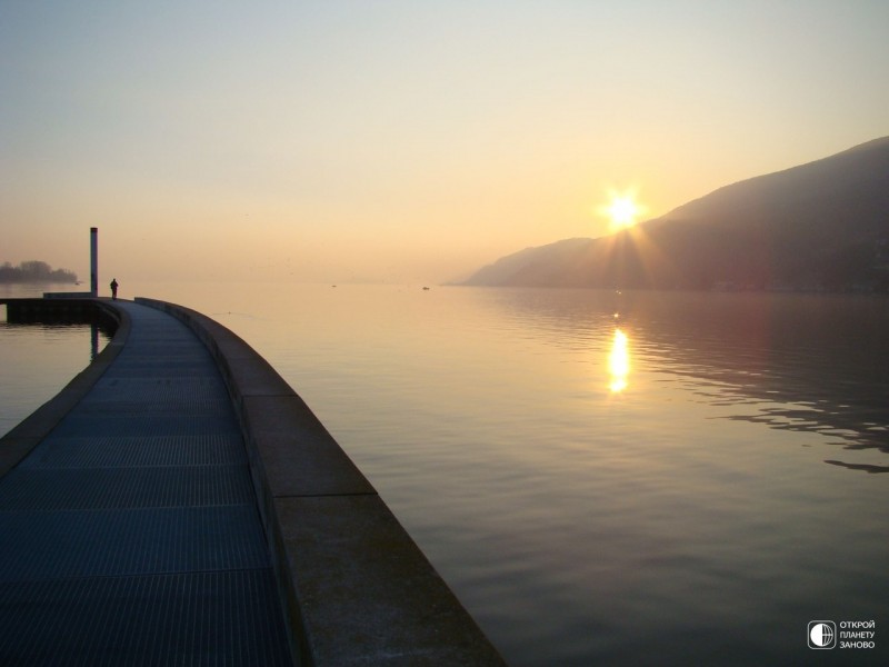 Закат солнца на озере Биль, Швейцария