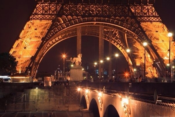 Ночной Париж. Франция