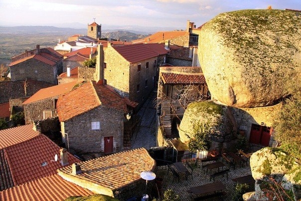 Деревня Монсанто - самое португальское селение.