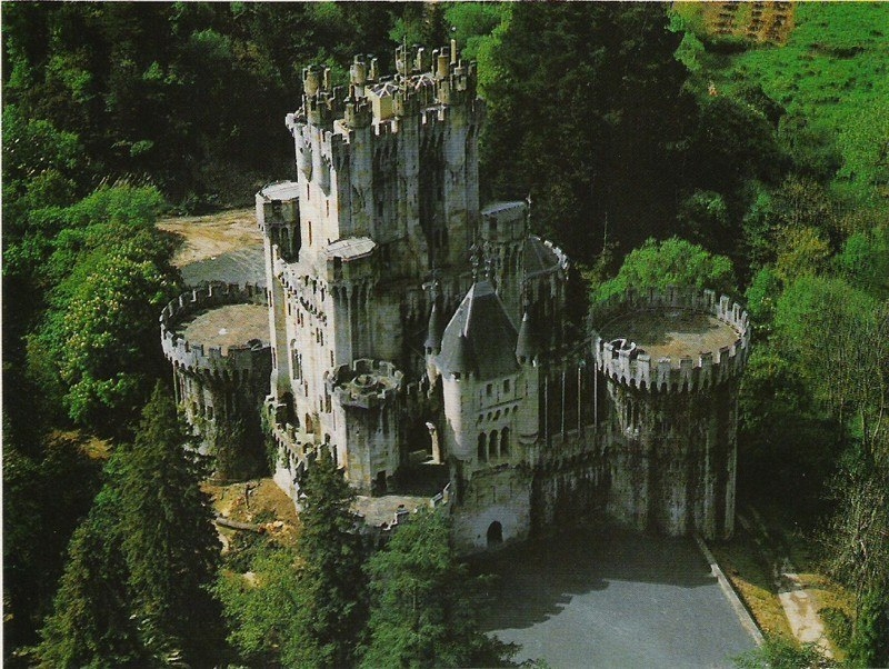 Замок Бутрон: уникальный образец испанской архитектуры (Испания)