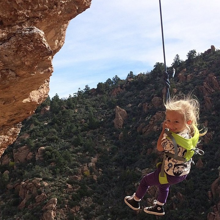 3-летняя малышка покоряет горы