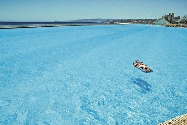 Длина самого большого бассейна в мире — 1 км