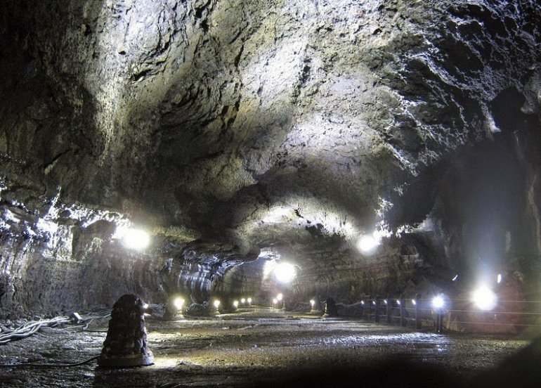 Лавовая пещера Манджангуль в Чеджу