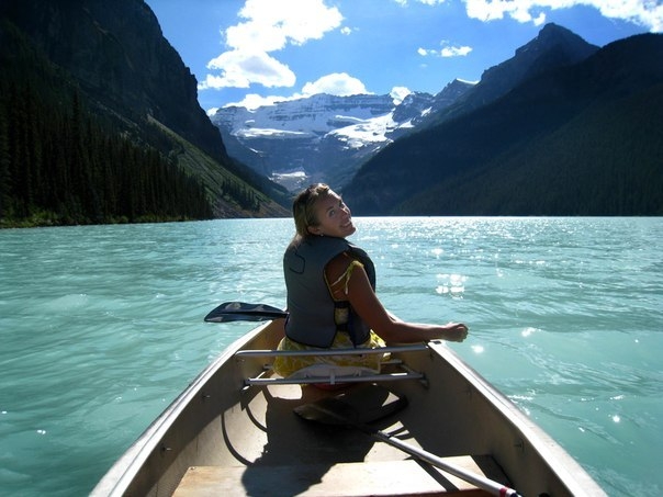 Изумрудная красота ледникового озера Луиз в Канаде