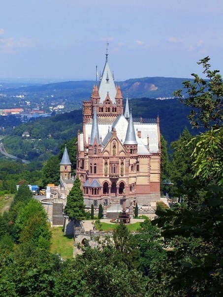 Сказочный Замок Драхенбург в Германии