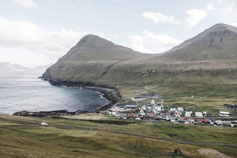 Непередаваемая красота волшебных пейзажей и скалистых побережий Фарерских островов.