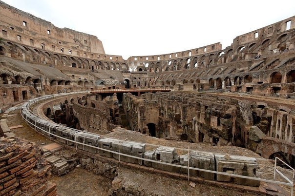 Колизей - самый большой амфитеатр старины