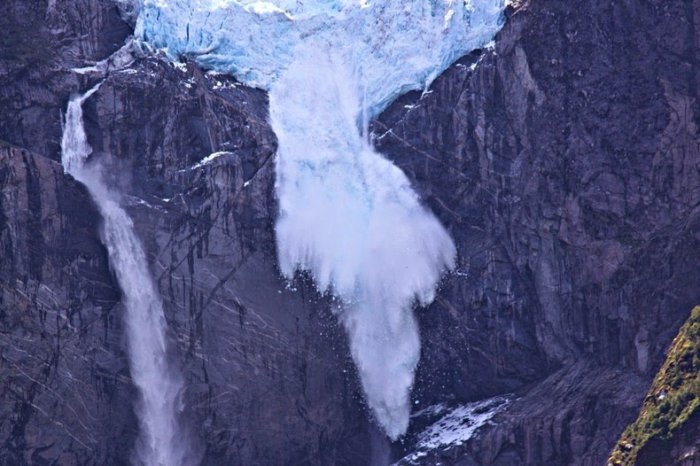 Висячий ледник в Чили