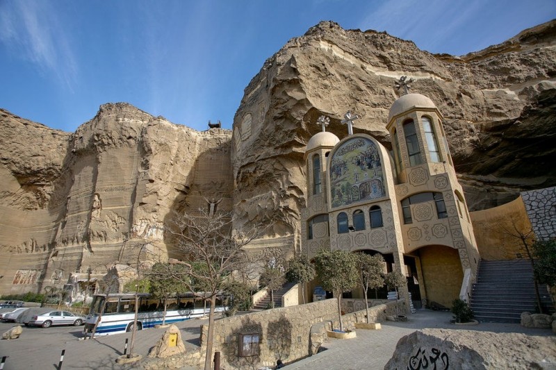 Большой пещерный храм в Каире