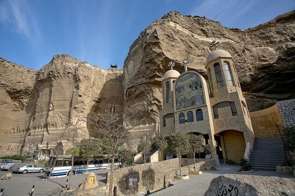 Большой Храм в пещере Египта