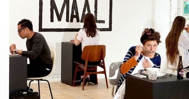 Eenmaal - первый ресторан для одиноких людей Eenmaal - первый ресторан для одиноких людей