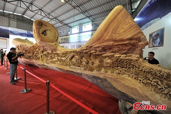 4 года на самую большую в мире скульптуру из дерева.
