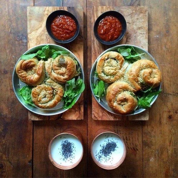 Английский фотограф Майкл Зи готовит симметричные завтраки для себя и своей половинки