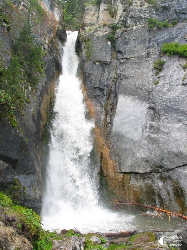 Каскад водопадов на реке Шинок