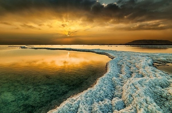 Мертвое море, один из самых удивительных водоемов планеты — курорт, лечебница и аттракцион «в одном 