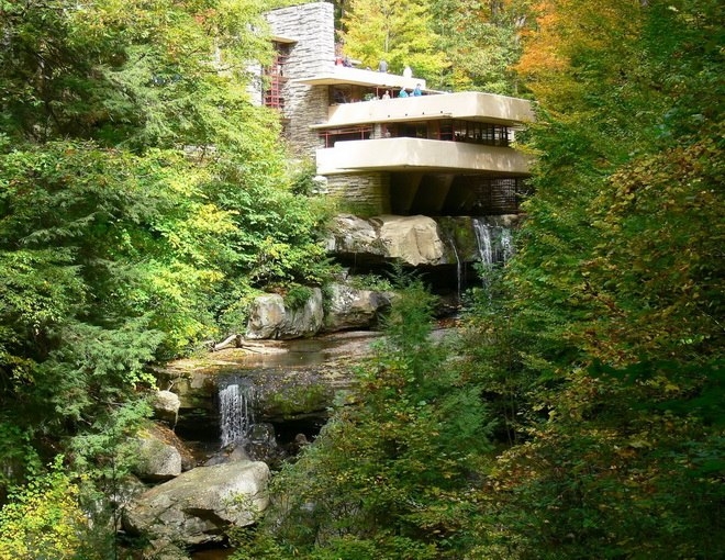 Дом над водопадом
