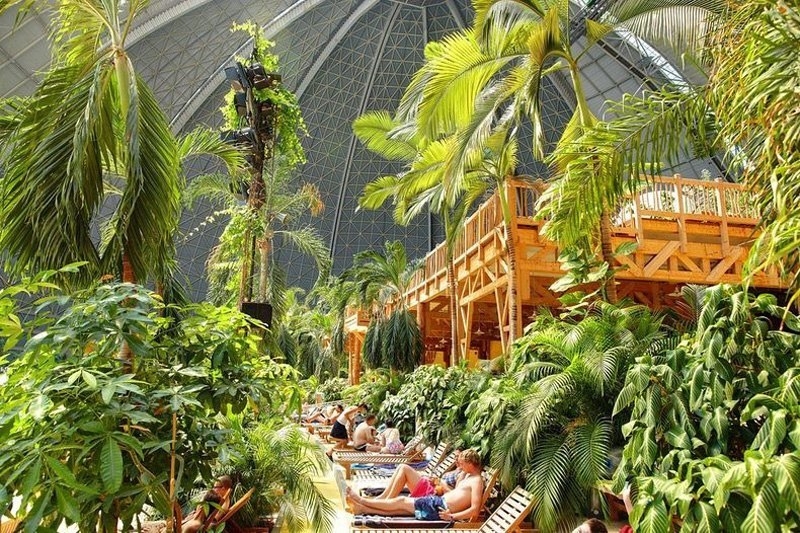 Крупнейший в мире крытый тропический курорт