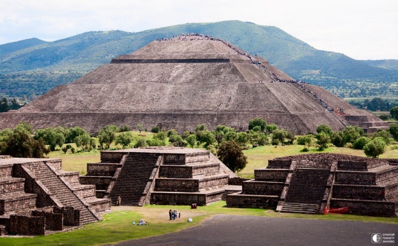 Теотиуакан - одна из известнейших туристических достопримечательностей Мексики, двухтысячелетний инд