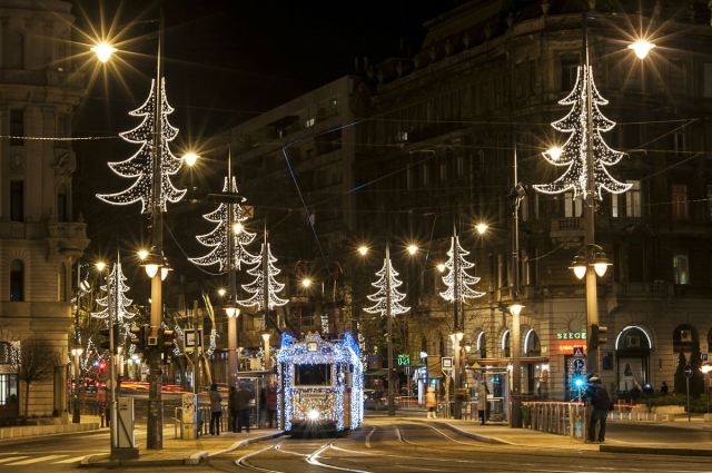Рождественские трамвайчики в Будапеште