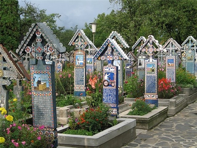 Весёлое кладбище