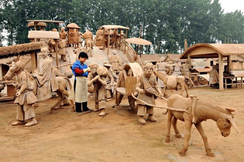Парк глиняных скульптур